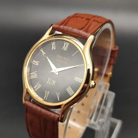 Vintage Style Seiko Quartz Mens Gold Watch & Black accents W/Leather Strap - Picture 2 of 5